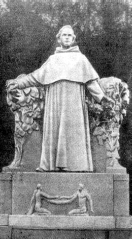 Памятник Менделю перед мемориальным музеем в Брно был сооружен в 1910 году на средства, собранные учеными всего мира